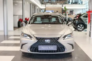 Lexus ES 300h Business Edition 2023