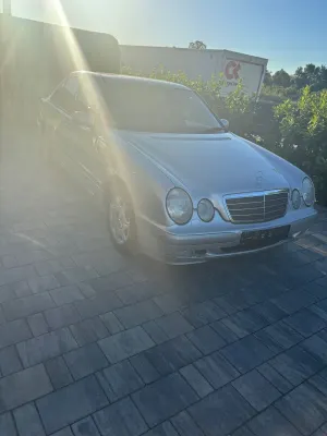 Mercedes-Benz E W210 2001