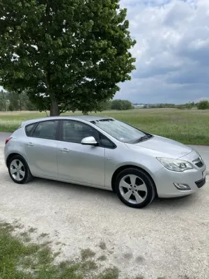 Opel Astra J 1.4 EcoFLEX Edition 2011
