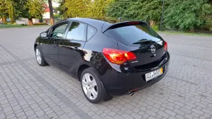 Opel Astra J 1.4 T Cosmo 2011