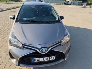 Toyota Yaris III Hybrid 100 Life 2014