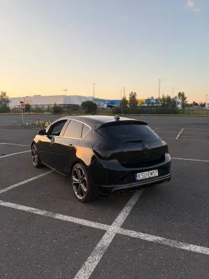 Opel Astra J 1.6 T Sport 2010