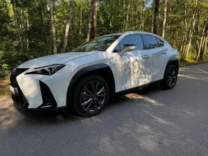 Lexus UX 300h F Sport Design 2024