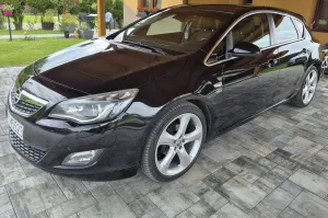Opel Astra J 1.4 Turbo Edition Sport 2011