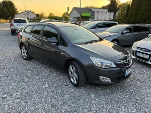 Opel Astra J 1.4 Turbo 2011