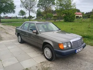 Mercedes-Benz E 1989