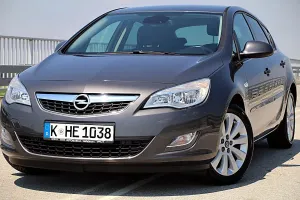 Opel Astra J (2009-2019) 1.6 Edition Sport 2012