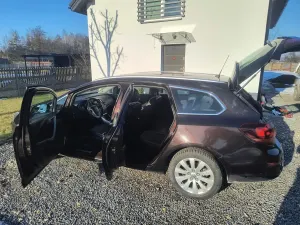 Opel Astra J (2009-2019) 1.7 CDTI Cosmo 2011