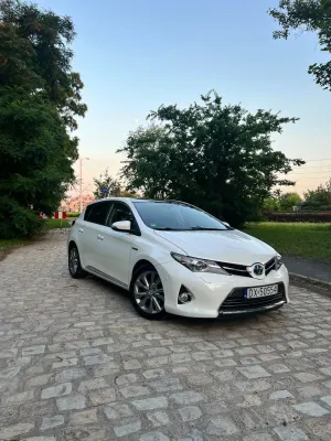 Toyota Auris II (2012-) 1.8 HSD Sol 2013