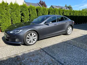 Tesla Model S 2019
