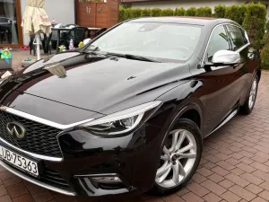 Infiniti Q30 1.5d Premium City Black 2016