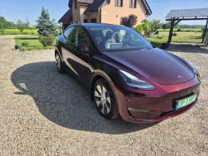 Tesla Model y 2024