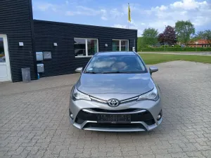 Toyota Avensis III (2009-) Touring Sports 1.8 Executive 2017