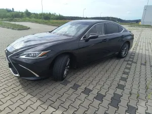 Lexus ES 300h Business Edition + 2021