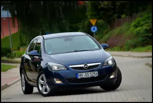 Opel Astra J (2009-2019) 1.4 Turbo Edition Sport 2011