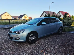 Opel Astra J (2009-2019) 1.6 Color Edition 2010