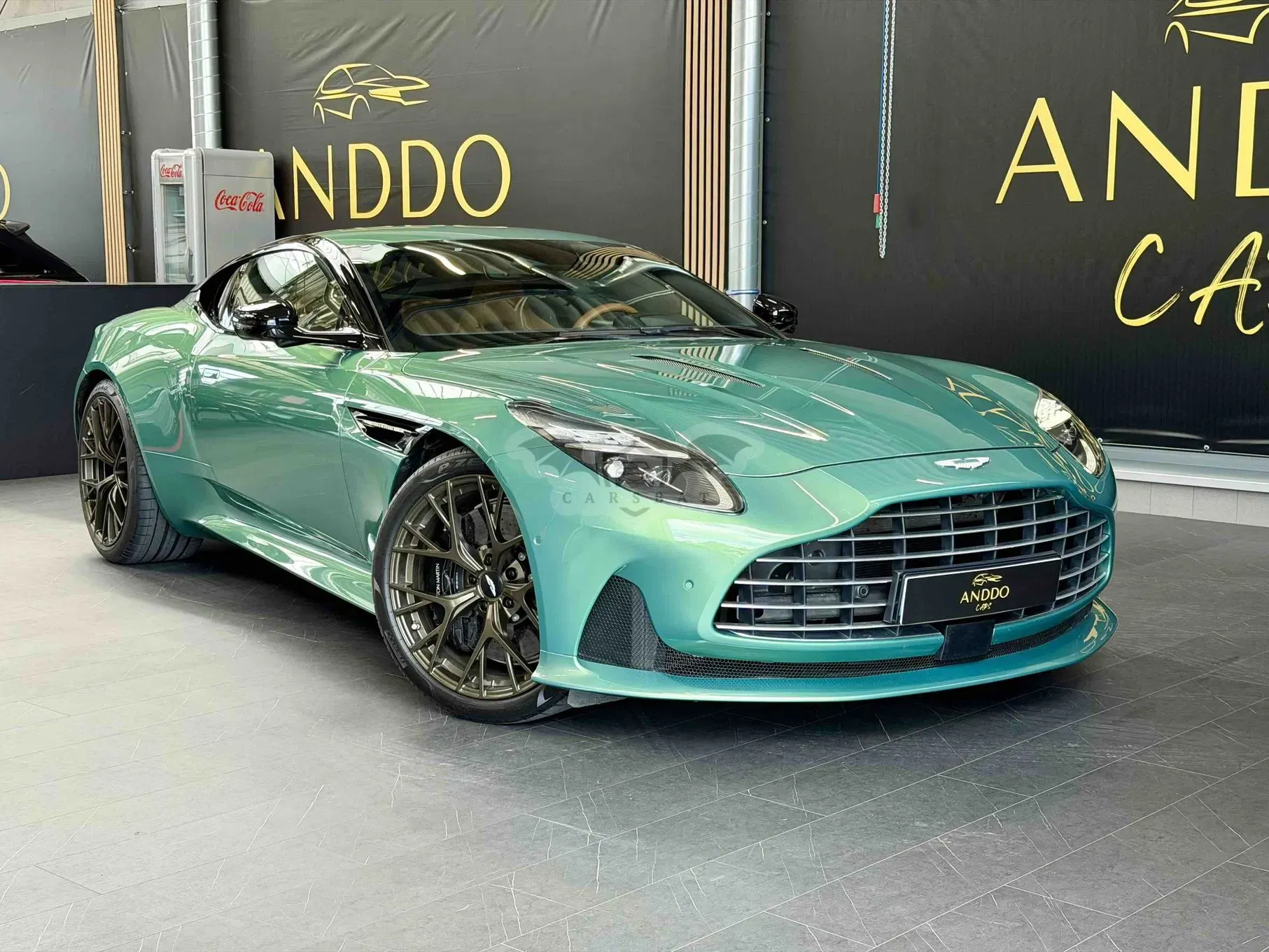 Aston Martin DB12 2023