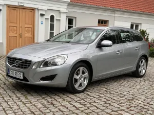 Volvo V60 I (2011-2018) D4 RDesign 2011