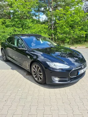 Tesla Model S 2014
