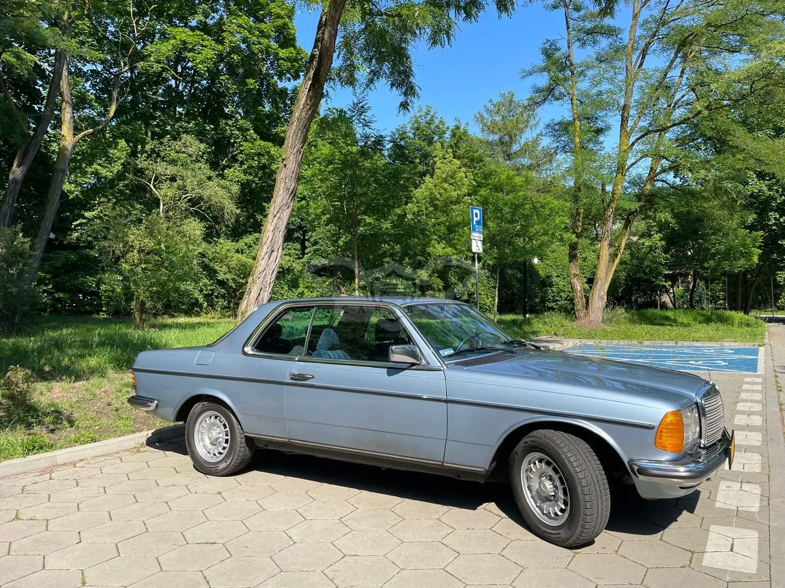 Mercedes-Benz E 1984