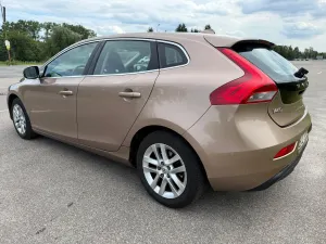 Volvo V40 II (2012-) D2 Momentum 2013
