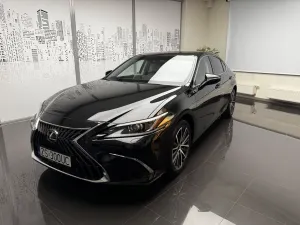 Lexus ES 300h Business Edition 2024