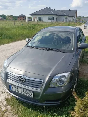 Toyota Avensis II (2003-2009) 2.0 D-4D Sol 2004