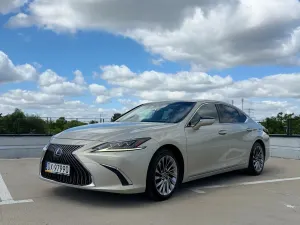 Lexus ES 300h Omotenashi 2019