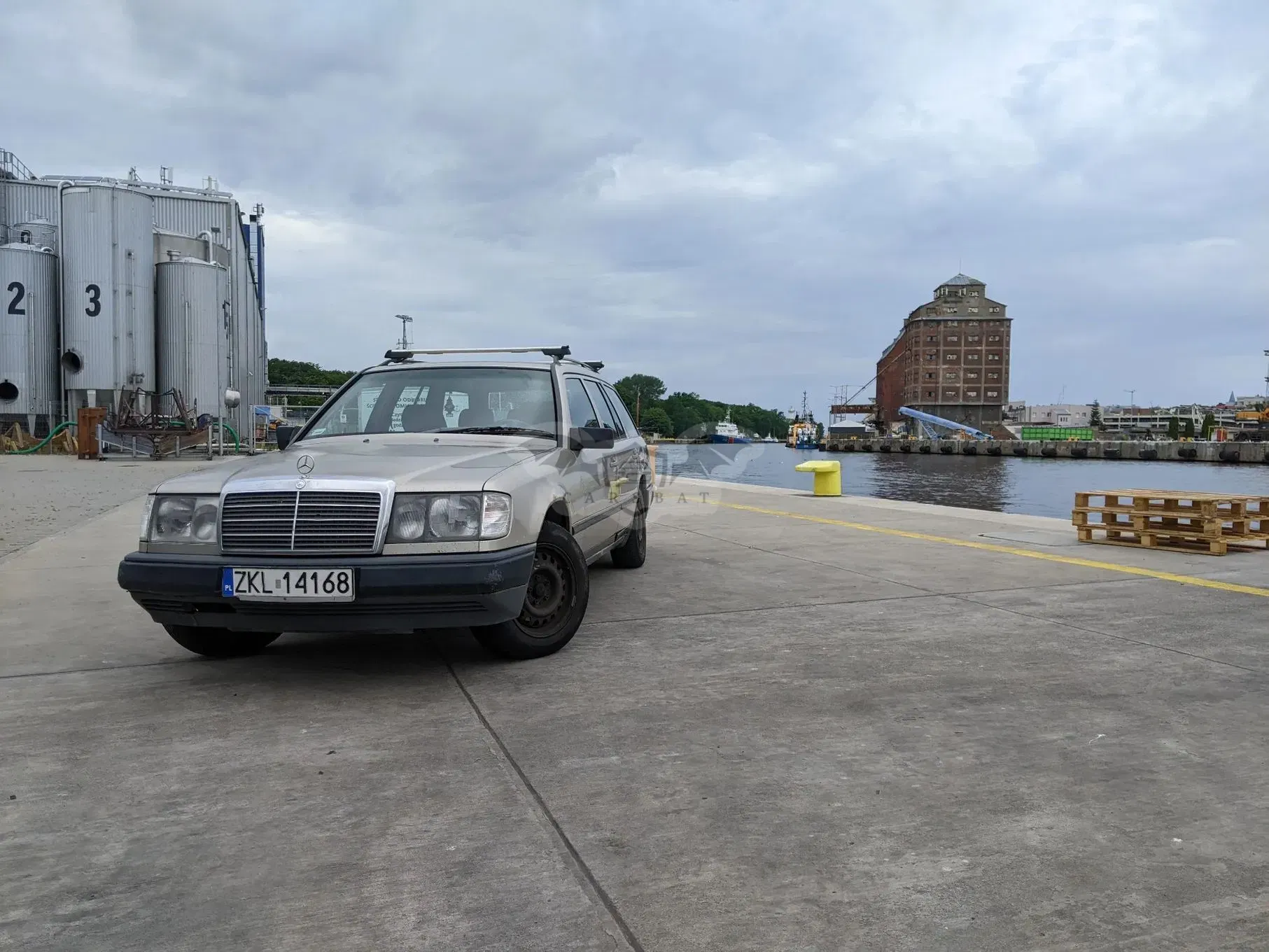 Mercedes-Benz E 1989