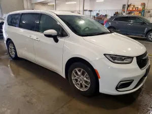 Chrysler Pacifica 2023