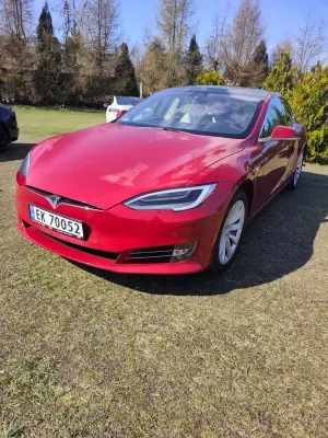 Tesla Model S 2018