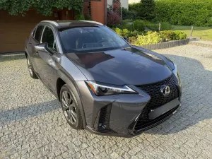 Lexus UX 2025
