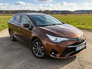 Toyota Avensis III (2009-) 2.0 D-4D Premium 2015