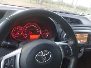 Toyota Yaris III (2011-2019) 1.33 Luna 2011