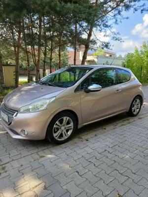 Peugeot 208 I (2012-2019) 1.6 VTi Allure 2013