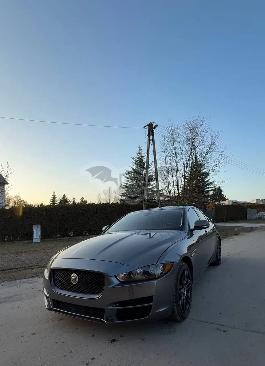 Jaguar XE 2.0 T Prestige 2016