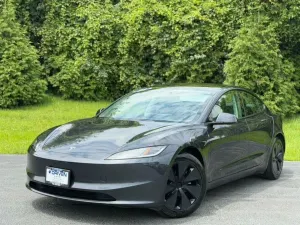 Tesla Model 3 Langstreckenbatterie Allradantrieb Dual Motor 2024