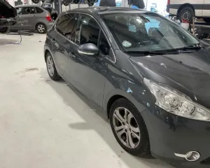 Peugeot 208 I (2012-2019) 2015
