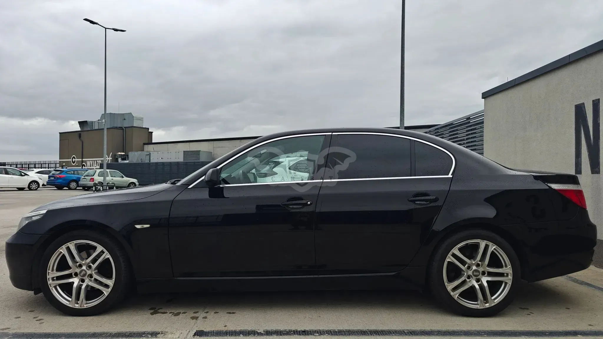 BMW 5 Series E60/E61 (2003-2010) 520i 2009