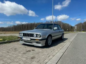BMW 3 Series E30 (1982-1994) 318is 1990