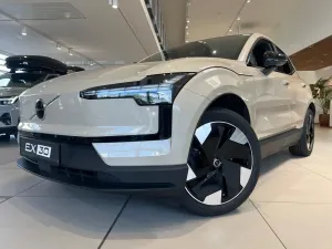 Volvo EX30 69kWh Twin Motor Plus 2026
