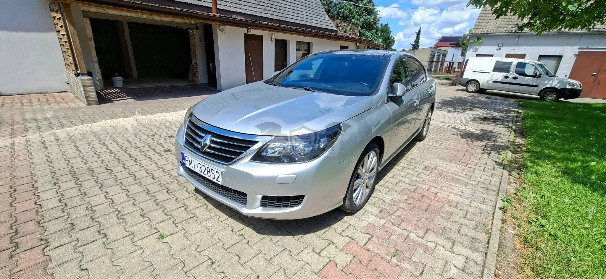 Renault Latitude (SM5) 3.0 V6 dCi Initiale 2013