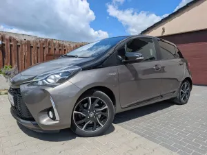 Toyota Yaris III (2011-2019) Hybrid 100 Selection Passion 2017