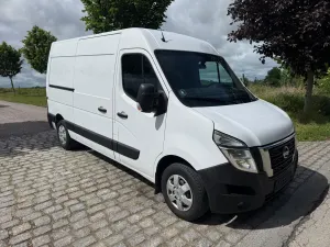 Nissan NV400 2021