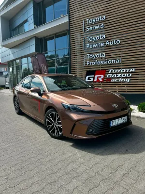 Toyota Camry 2.5 Hybrid Executive CVT 2025