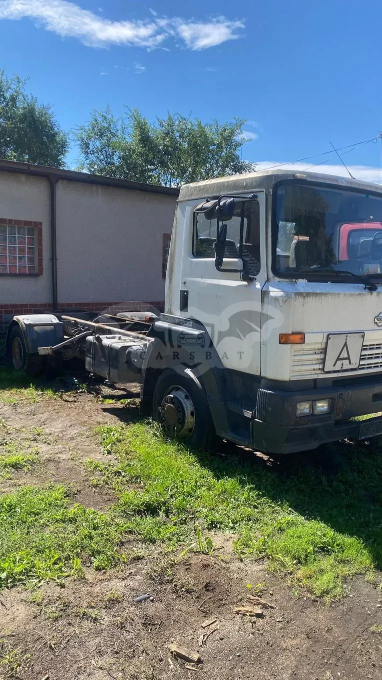 Nissan T200 1996