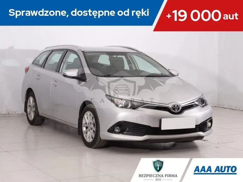 Toyota Auris II (2012-) 2016