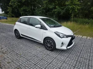 Toyota Yaris III (2011-2019) Hybrid 100 Sol 2016