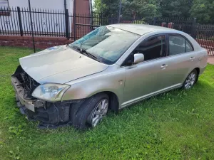 Toyota Avensis II (2003-2009) 2.0 D-4D Sol 2003