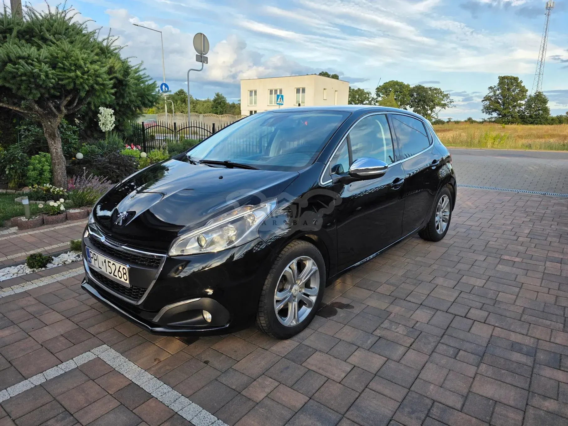 Peugeot 208 I (2012-2019) Blue-HDi 100 Stop&Start Allure 2016